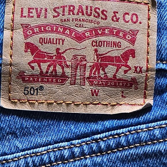 Levi's Women’s 501 Button Fly Shorts with raw hem, Size 29 - Picture 6 of 7